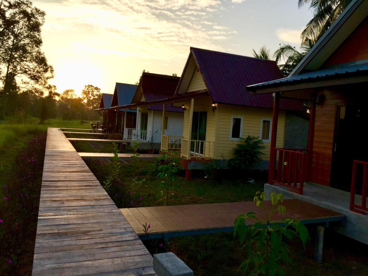 Baan Thung Home Stay Prasat Bagian luar foto