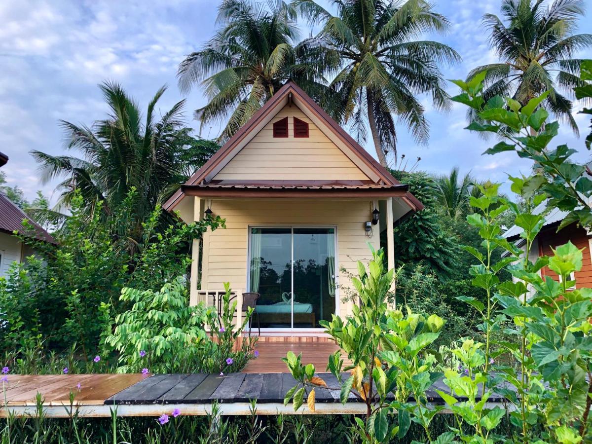 Baan Thung Home Stay Prasat Bagian luar foto