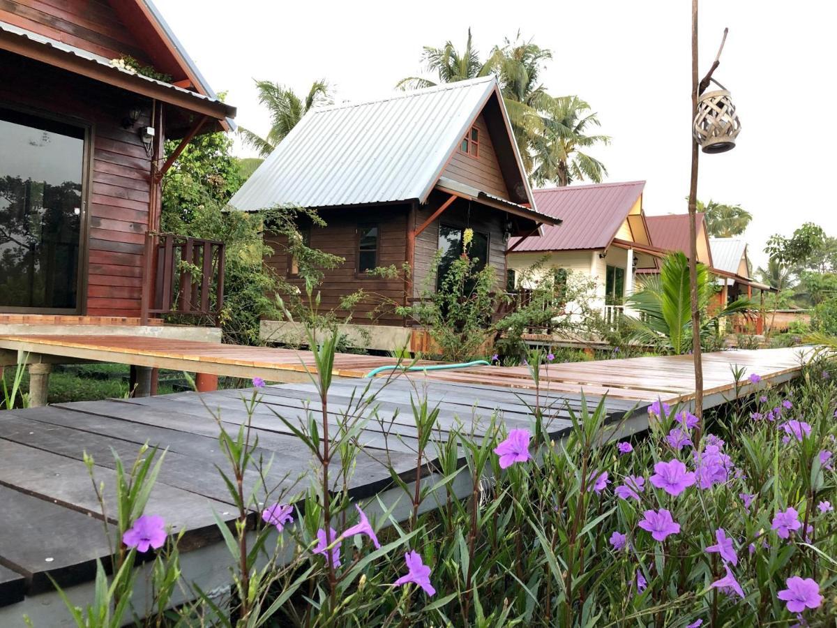 Baan Thung Home Stay Prasat Bagian luar foto